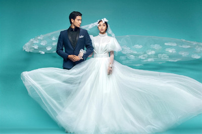 纯色背景婚纱照,更能凸显表情和情绪,你值得拥有